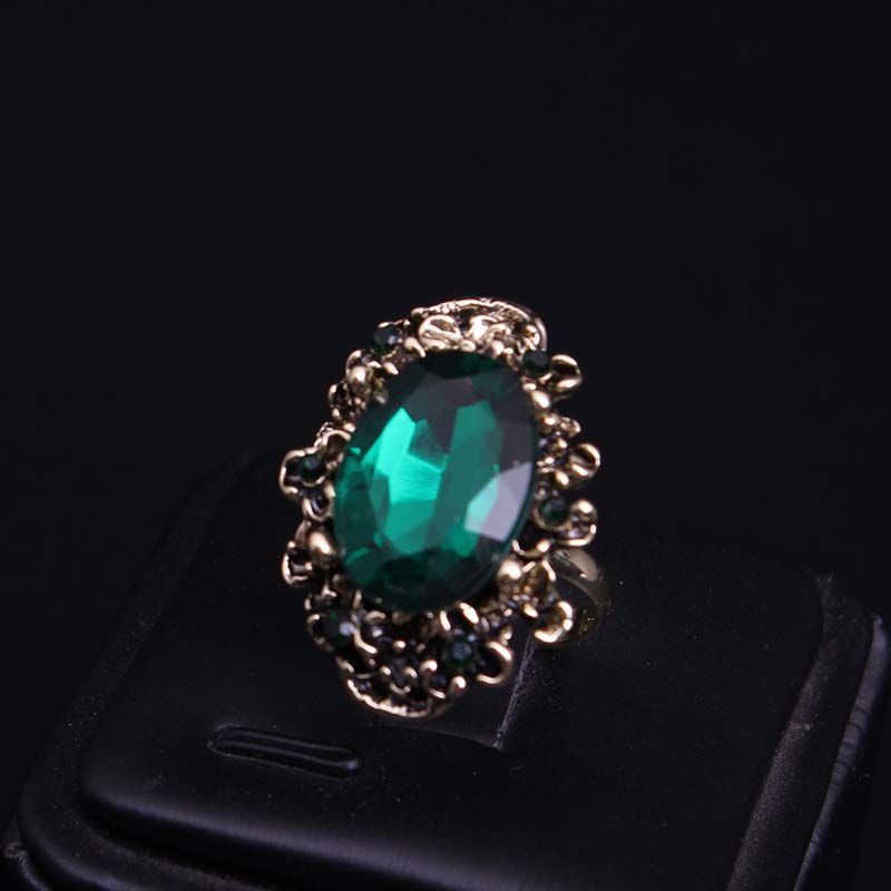 Versão coreana luxo ouro borda oval incrustado esmeralda grande anel dedo indicador versátil acessório feminino_voghion.com