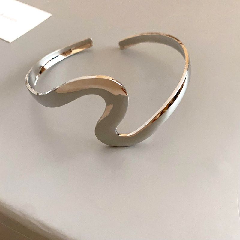 Cold Wind Cross Wave New Light Luxury Fashion Bracelet, Simple And High End Handpiece_voghion.com