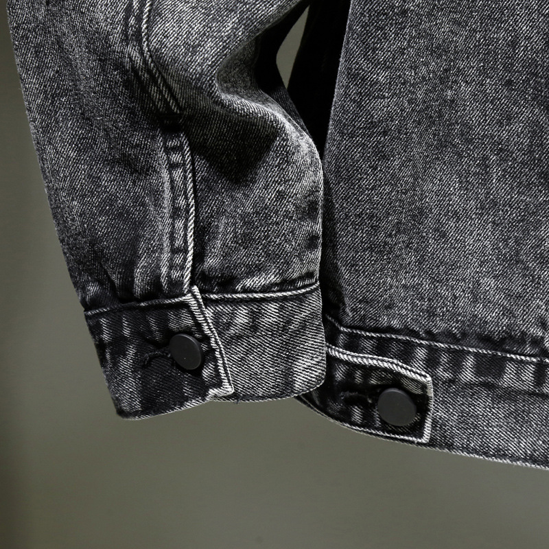 Herren-Outfits: Stilvoller, klassischer Herren-Mantel mit Reverskragen für den Winter_voghion.com