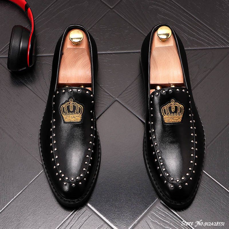 Markowe obuwie codzienne męskie UK Crown haftowane nity Oxford sukienka na studniówkę ślubne mokasyny na bal Sapato Social Atos_voghion.com