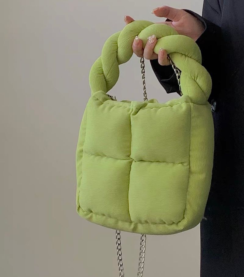 Umhängetasche aus Cord mit Kette, in der Hand tragbarer Mini-Baumwollstoff mit kleiner quadratischer Füllung, neues Modell 2024_voghion.com