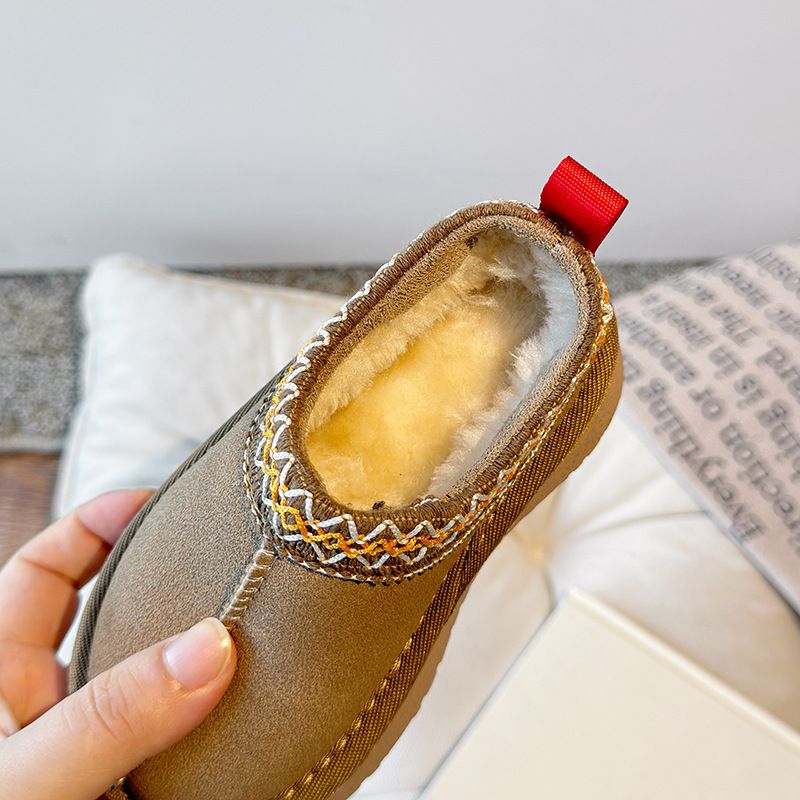 Kinder-Schneestiefel mit dicken Sohlen 2025 Winter New Style Outdoor Warm Fleece-gefütterte Schaffell-wasserdichte Pelzschuhe_voghion.com