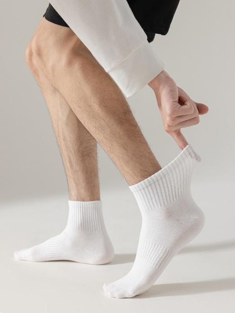 Socks new solid color high elastic sports socks black and white spring and autumn men's socks_voghion.com