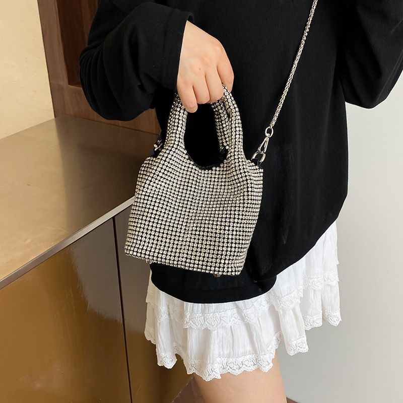 2025 New Fashion Women's With Rhinestones, Handheld Bag, Ins Internet Celebrity Versatile Chain Crossbody Bucket Bag_voghion.com