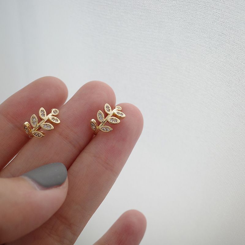 Lady Charm Persönlichkeit Licht Luxus Eingelegten Diamanten Glänzende Blatt Form Ohr Manschette Einfache Und Elegante Ohrringe Für Frauen_voghion.com