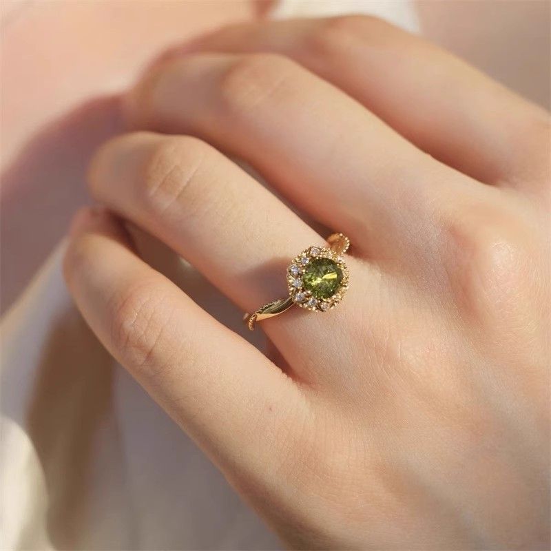 Anel vintage de segunda mão para mulheres, anel de dedo indicador com zircônia verde-oliva, anel aberto francês leve e luxuoso de alta qualidade_voghion.com