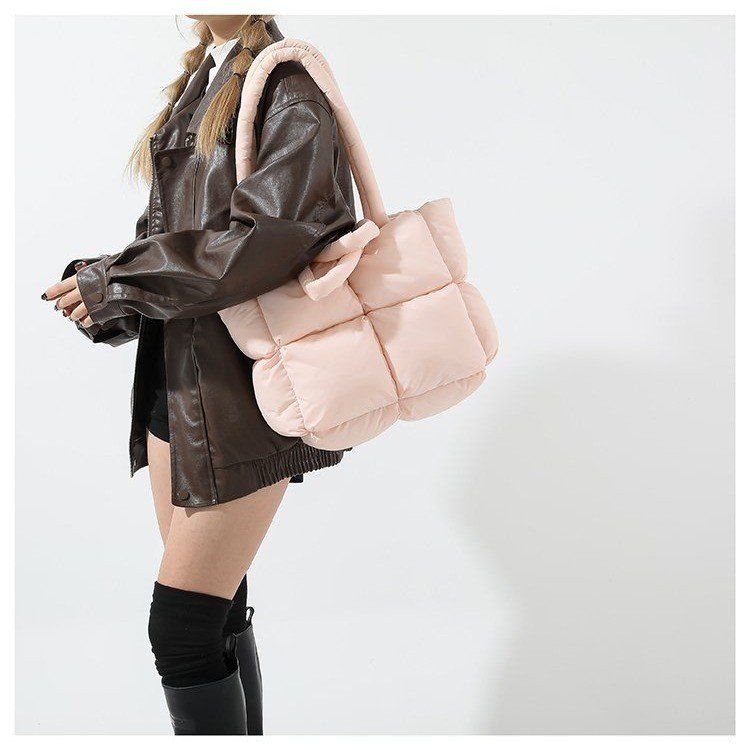 Tote 2024 Herbst/Winter Achselhöhle Plaid Weichschaum gefüllte Baumwollkissentasche Vielseitige Einzelschulter Damenhandtasche_voghion.com