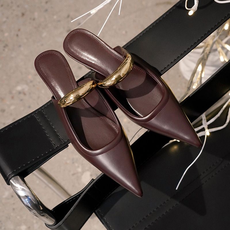 Minimalistische Spitz-Mules für Frauen, französischer Stil, klobiger Mittelabsatz, Halbschuhe, Zehenkappe aus Metall, offene Zehensandalen_voghion.com
