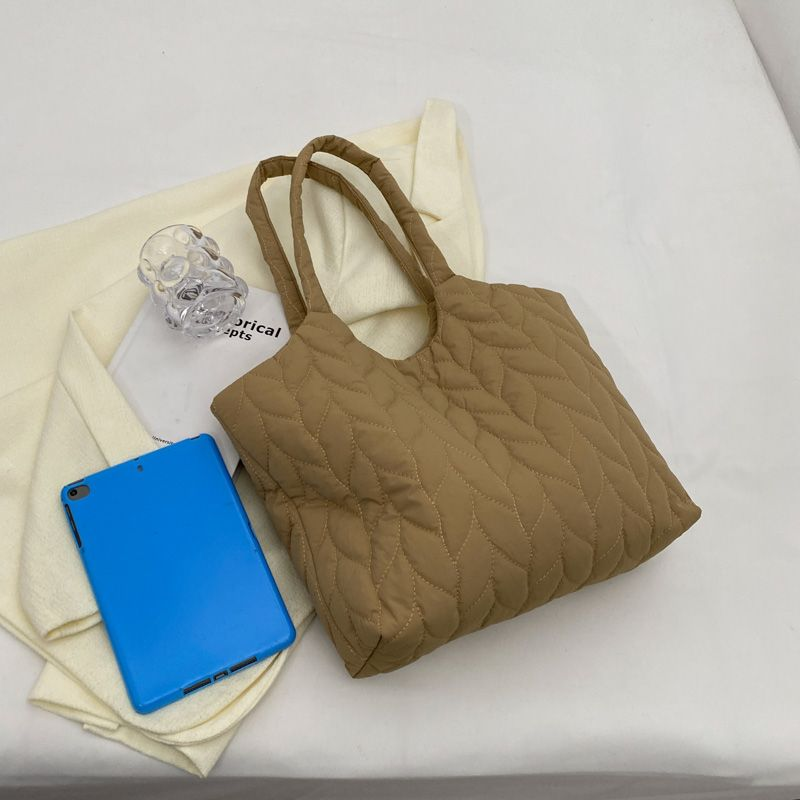 Große weiche Schulter-Seitentasche für Frauen 2023 Frühlingstrend Modedesign Tuch Hand weibliche Handtaschen Tragetaschen_voghion.com