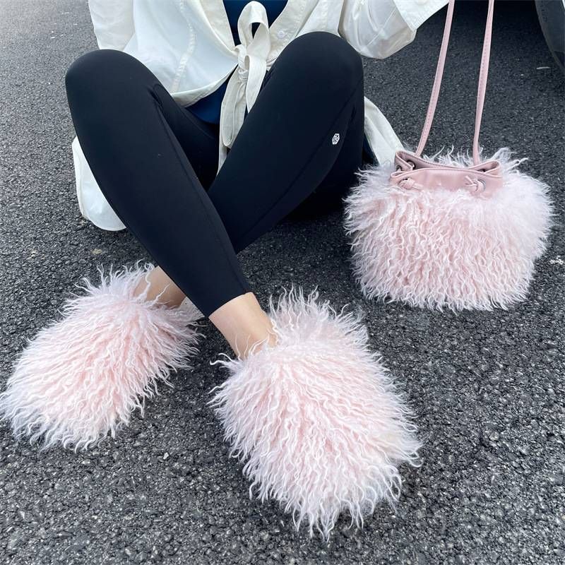 Ensemble de chaussures pour femme : pantoufles et sac fourre-tout en fausse peau de mouton – Chaussures moelleuses avec sac assorti (confortables et mignonnes)_voghion.com