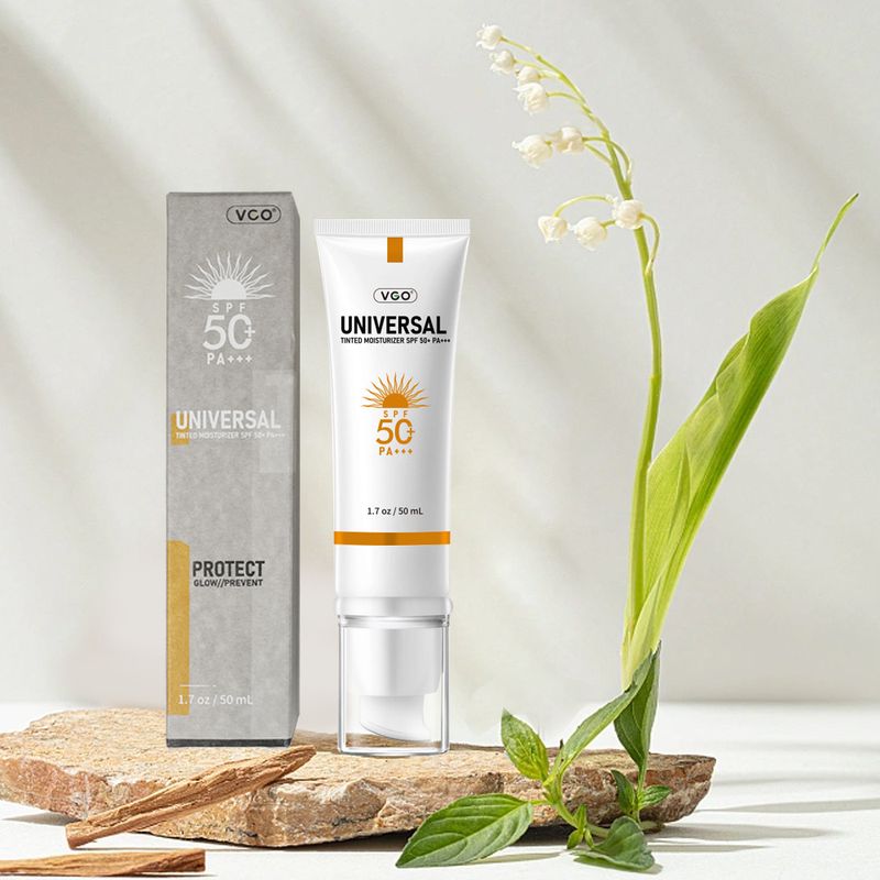 Protector solar facial especializado en loción solar refrescante, hidratante, fácil de aplicar y con tono de piel uniforme. FPS 50+, resistente al agua y de alta potencia._voghion.com