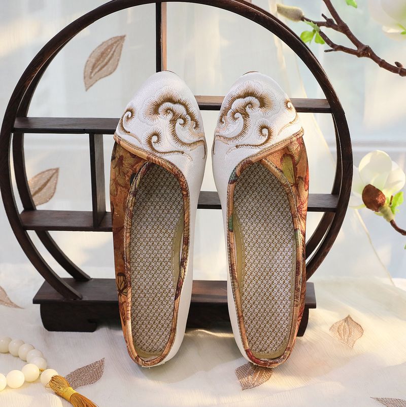 Damenschuhe Frühlings-Cheongsam im neuen Stil, spitze Tanzschuhe für Damen im Retro-Look, bedruckte alte Stoffschuhe_voghion.com