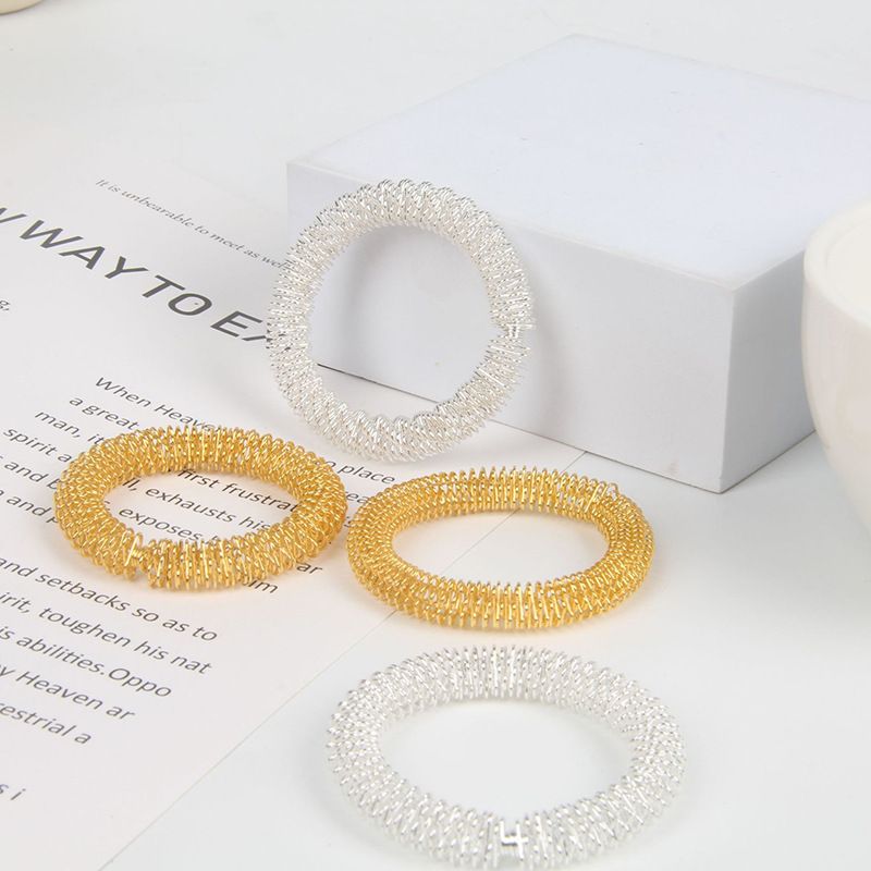 Juguetes para aliviar el estrés, masajeador de muñeca con resorte de descompresión, pulsera de resorte con forma especial, anillo de acero con resorte, juguete de metal de descompresión al por mayor._voghion.com