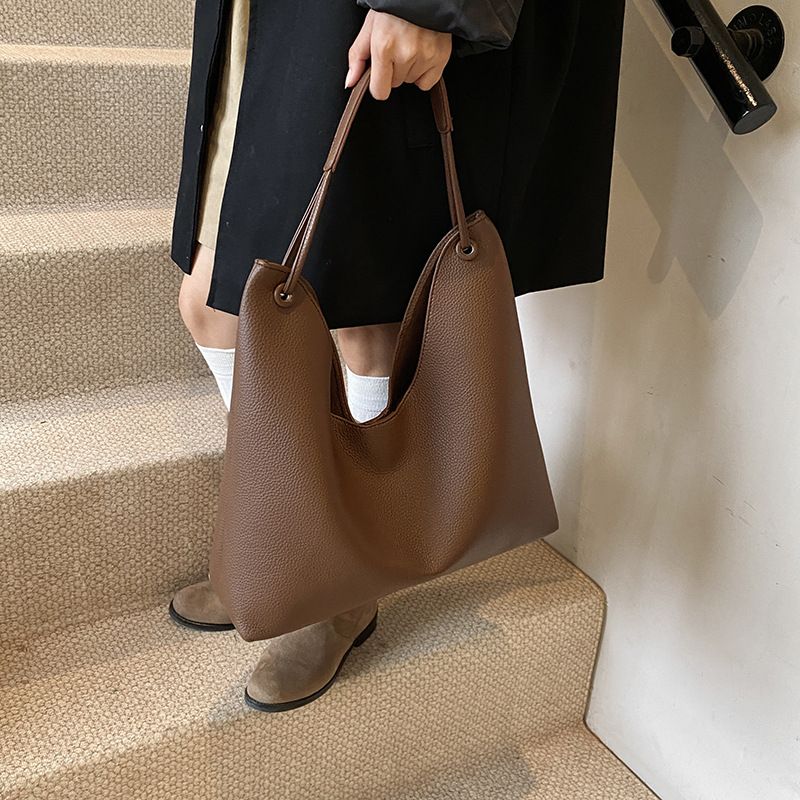 Korean casual tote texture women's 2024 new simple underarm soft shoulder bag_voghion.com