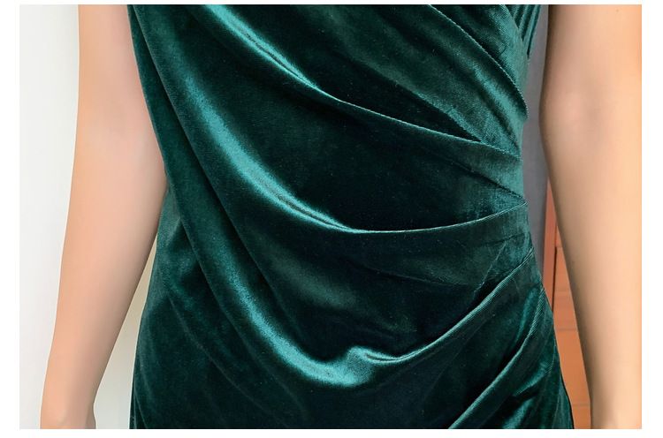 Ein französisches Retro-Temperamentkleid mit sexy Neckholder, rückenfreiem, unregelmäßigem Samtkleid_voghion.com