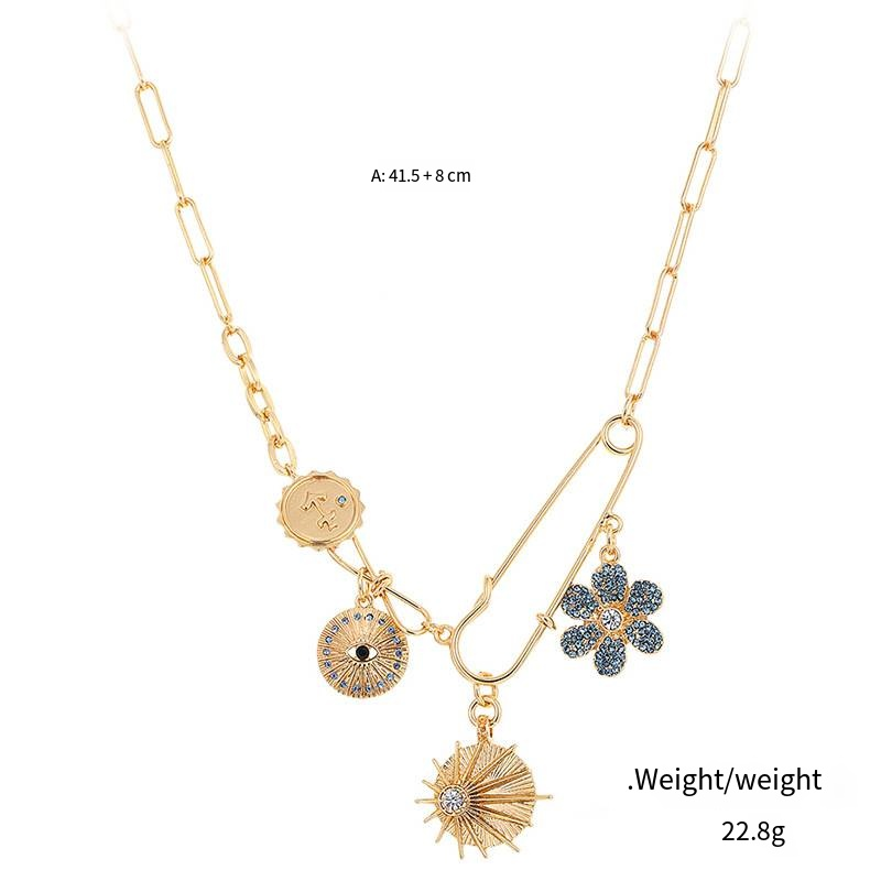 Mystische Münzen im Designer-Stil mit kleinem Anhänger und Latzhalskette mit Diamantrelief_voghion.com