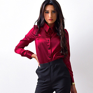 Abbigliamento da donna Camicia piccola in raso con maniche lunghe e risvolto e bottoni_voghion.com
