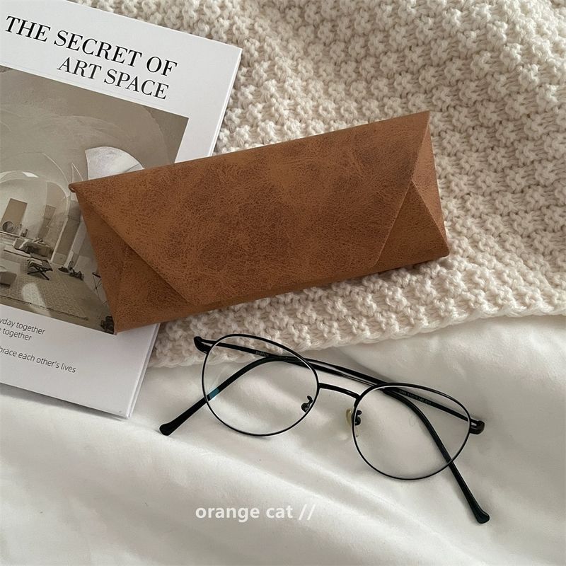 Unisex Frosted retro sense glasses case ins niche high pressure Japanese art bun optical glasses sunglasses_voghion.com