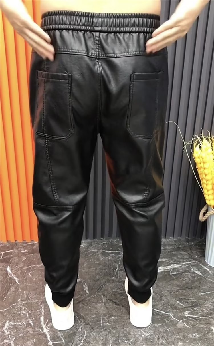 Frühlings- und Herbstlederhose Herren Freizeithose Wasserdichte No-Wash-Hose Trendy Schwarze Lederhose Motorrad PU Hose mit kleinem Bein_voghion.com