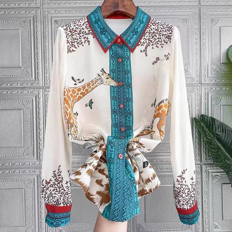 Camicia da donna in finta seta a maniche lunghe con revers in seta di gelso stampata_voghion.com