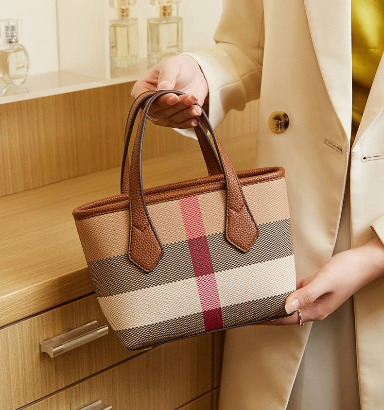 Nuova borsa a secchiello mini cestino Borsa a tracolla di lusso leggera stampata a quadri moda Europa e Stati Uniti_voghion.com