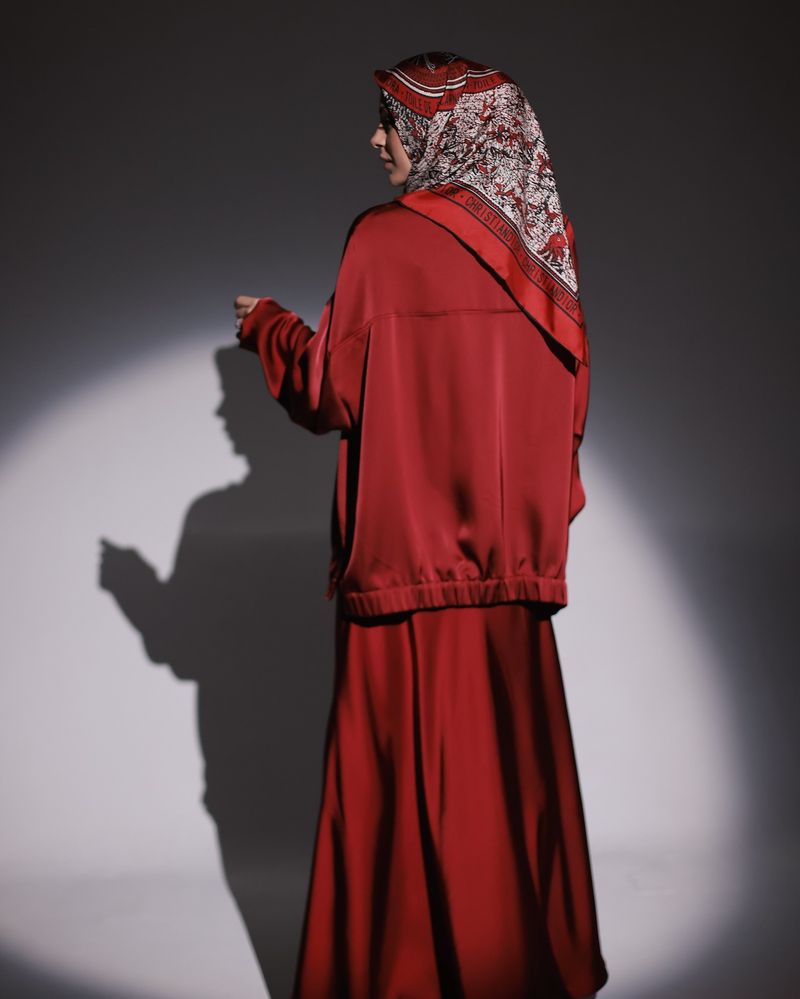 Damenbekleidung Sommer Neue Satin Langarmkleid Modische Taille Drapieren Langer Rock Anzug Weiblich_voghion.com