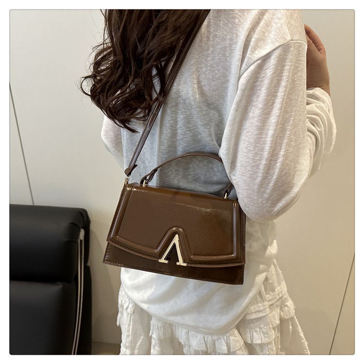 Elegante, kleine Umhängetasche im französischen Stil für Damen – minimalistische Tragetasche aus PU-Leder mit Magnetverschluss, geräumiges Innenfach für die wichtigsten Dinge des täglichen Bedarfs_voghion.com