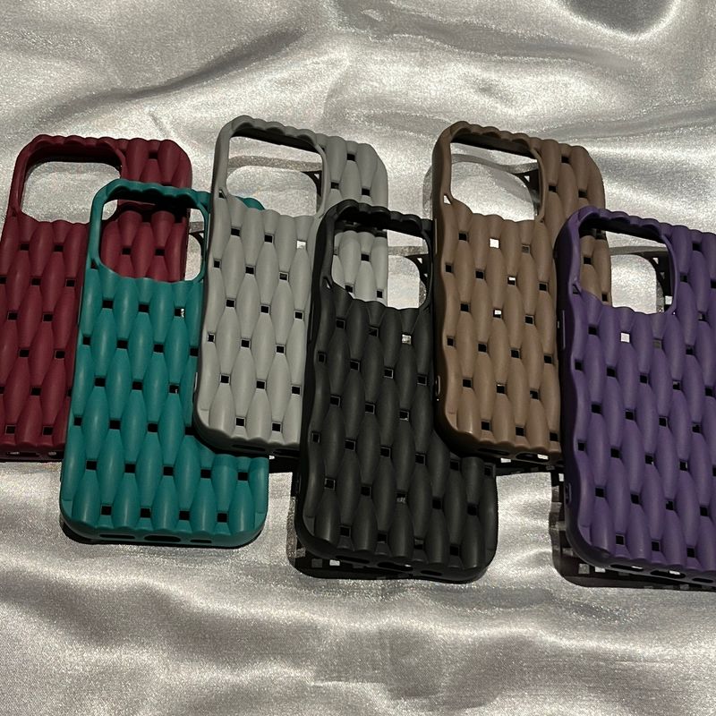 Le motif de torsions de pâte frite, respirant et dissipant la chaleur, est applicable à l'étui de téléphone iPhone 16, Pro Max, 15 et 14 souple._voghion.com