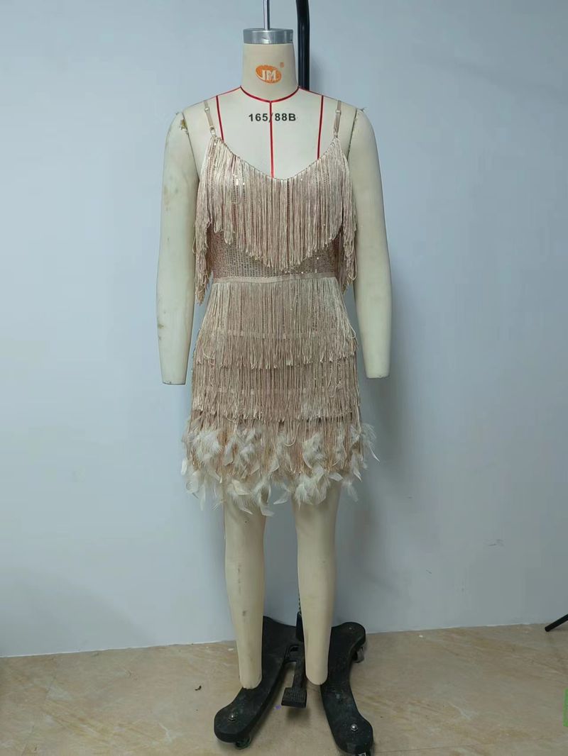 Abito da donna con paillettes e piume patchwork, nuovo e alla moda, estivo 2025_voghion.com