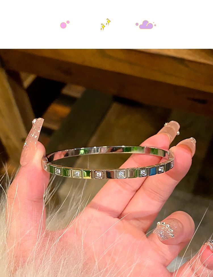 Einfache geometresche Titanstahl-Zirkon-Armband am Groussen a Stil_voghion.com