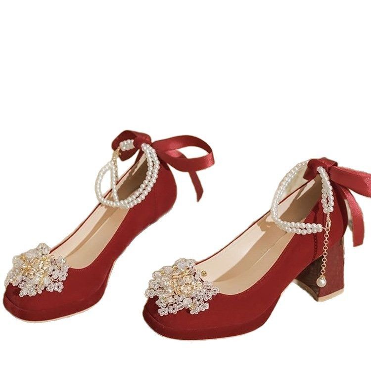 Scarpe da damigella d'onore con punta quadrata alta in camoscio di alta qualità, con fiocco di perle e tacco spesso_voghion.com