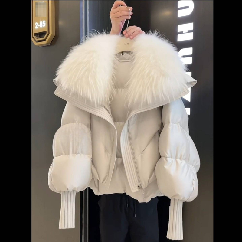 Witte gewatteerde jas voor dames met tailleband - warme winterjas met imitatiebont_voghion.com