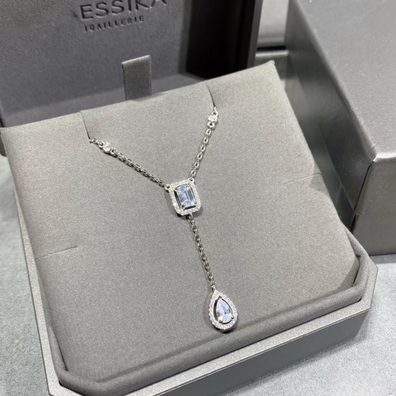 Designer's Classic Women's V-Gold Full Diamond Necklace, Women's Light Luxury Rock Sugar Water Droplet, Popular Network Necklace_voghion.com