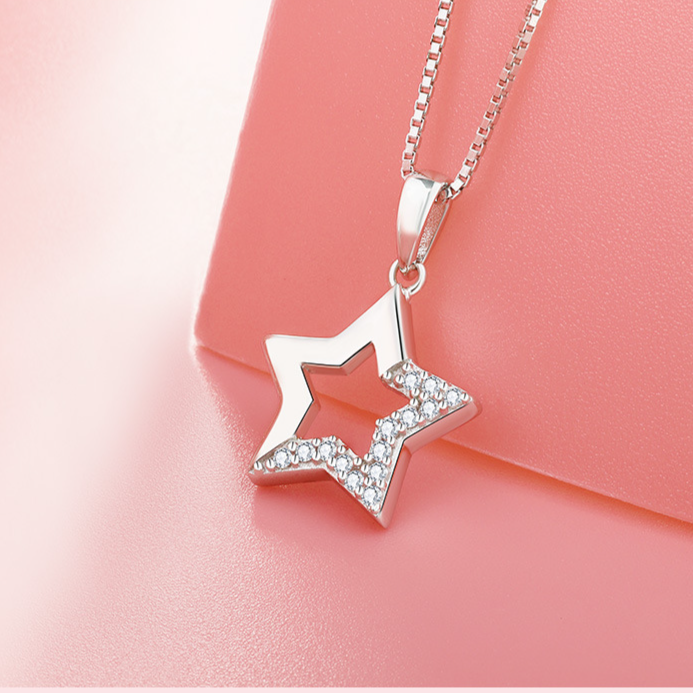 Collana con ciondolo a stella a cinque punte in zircone Sterg Sier_voghion.com
