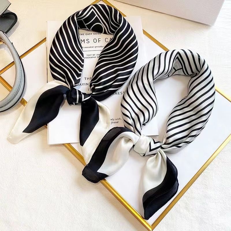 Nuova sciarpa decorativa versatile per donna, sciarpa professionale a righe bianche e nere, elegante e alla moda in stile coreano anni '70_voghion.com