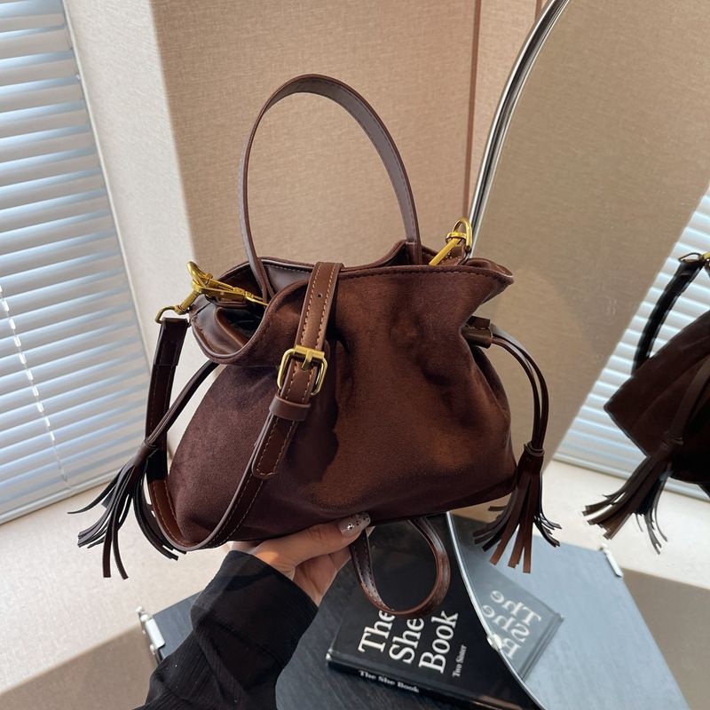 Korean Style Leopard Print Bucket Bag 2024 Winter New Suede Drawstring Wrinkled Single Shoulder Crossbody Handbag_voghion.com