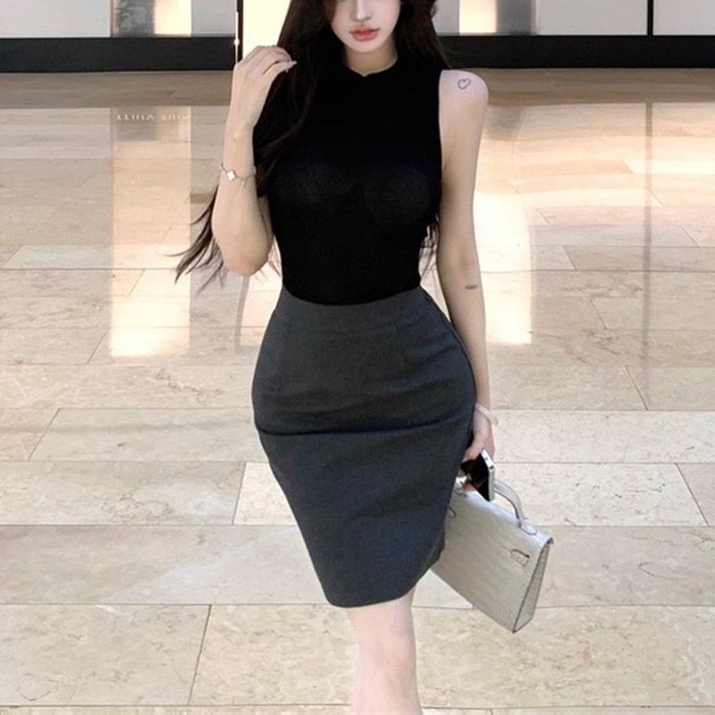 Elegant High-End Black Half-High Collar Halter Neck Tank Top And High-Waisted Short Skirt Two-Piece Set For Women_voghion.com