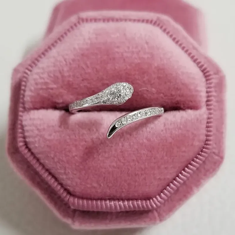 Designer-Ring in unregelmäßiger Schlangenform, luxuriös diamantbesetzt, silberplattiert, mit exquisiten Zirkonia besetzt, Mädchen-Schmuck für jeden Tag, Einheitsgröße_voghion.com