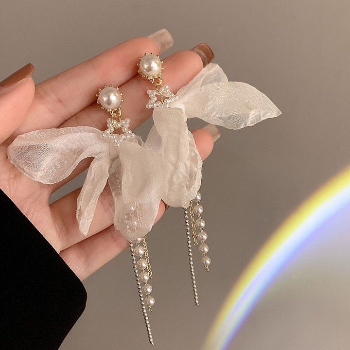 Orecchini con perle e diamanti in argento con frange a forma di fiore, orecchini di nicchia, temperamento atmosferico, orecchini di lusso leggeri e di alta gamma._voghion.com