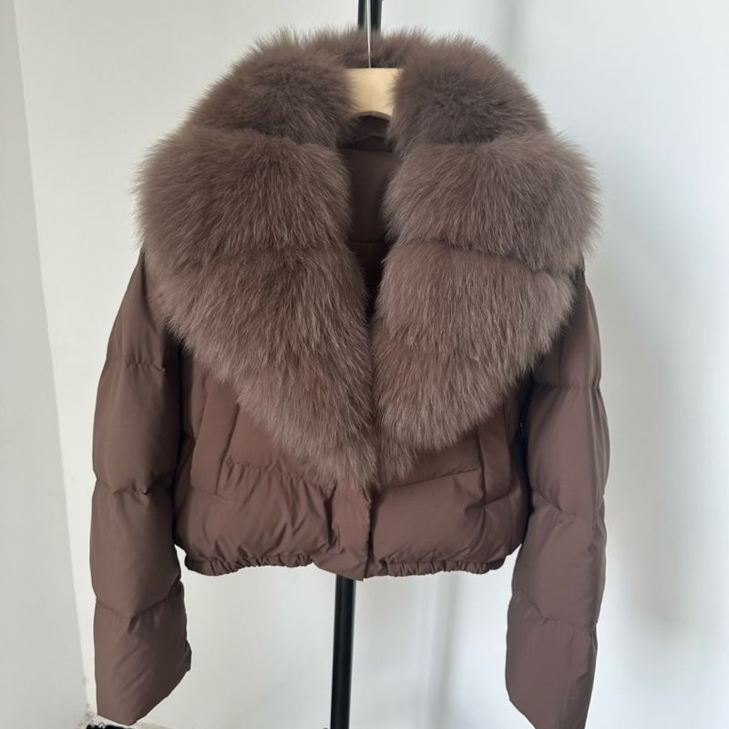 Piumino corto da donna con collo oversize in pelliccia di volpe - Cappotto invernale alla moda con piumino d'anatra bianca, pelliccia staccabile, vestibilità ampia, vari colori_voghion.com