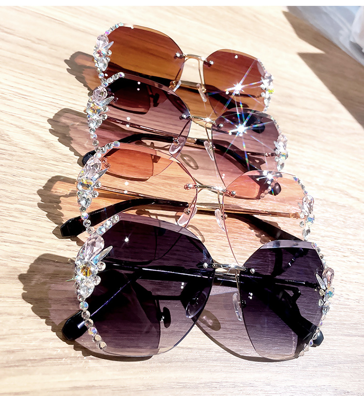 Unisex Fashion Round Diamond Studded Sunglasses Sun Protection Sunglasses Outdoor Rhinestone Glasses_voghion.com