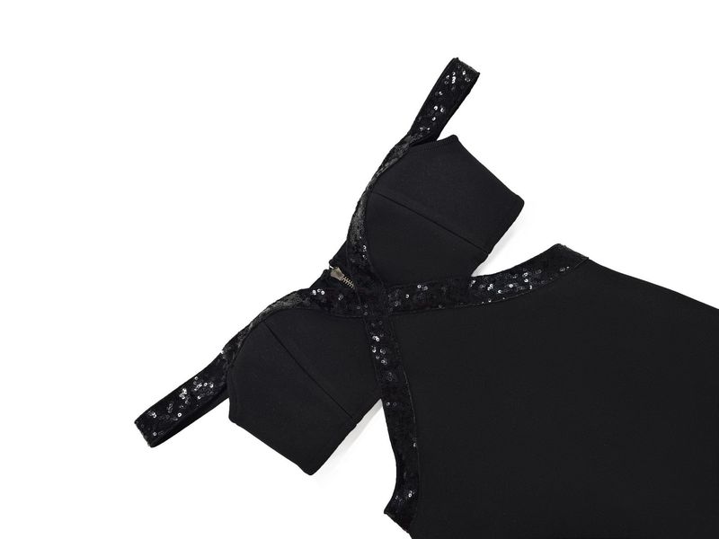 Elegante abito da sera a sirena con spalle scoperte, fasciatura, rete trasparente e vita alta per donna_voghion.com