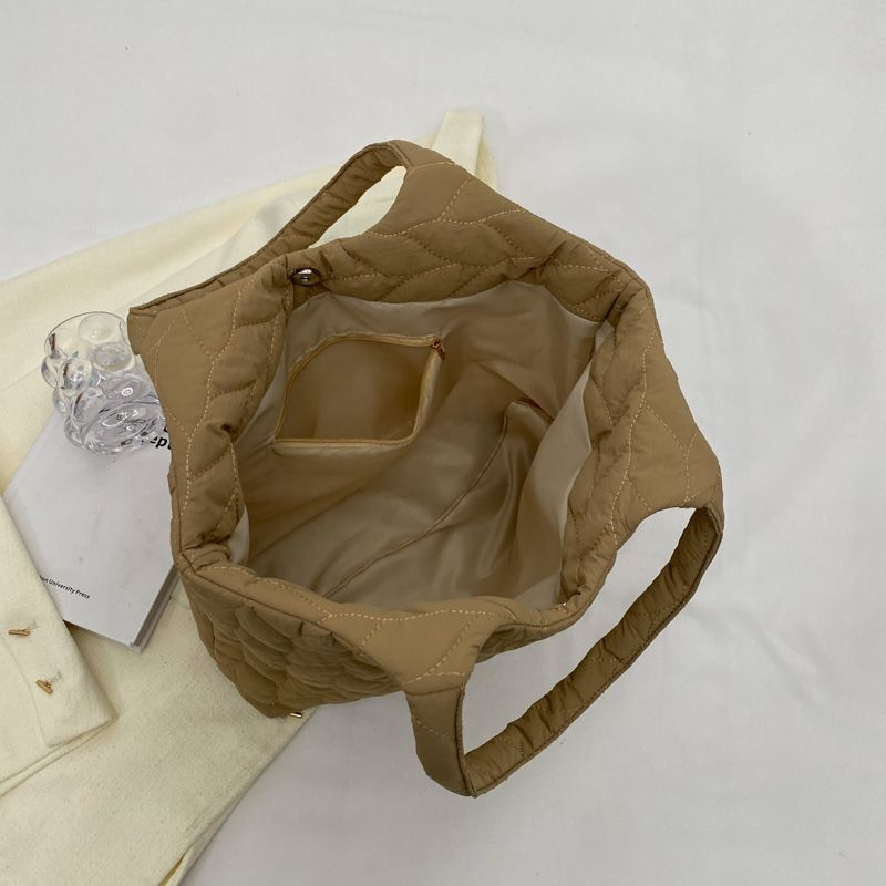 Große weiche Schulter-Seitentasche für Frauen 2023 Frühlingstrend Modedesign Tuch Hand weibliche Handtaschen Tragetaschen_voghion.com