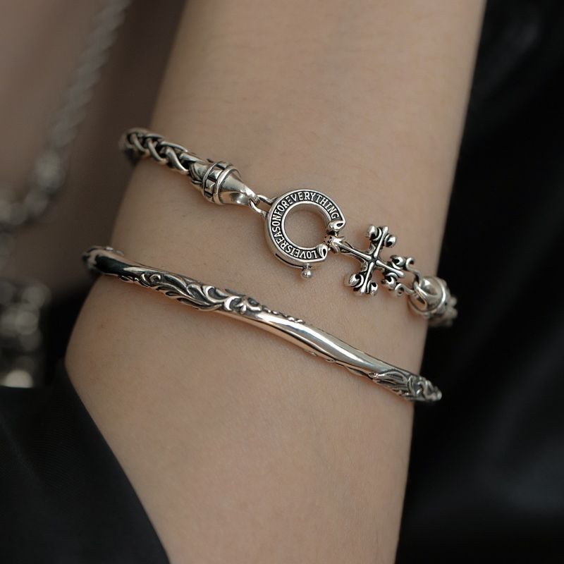 Collana cubana di alta qualità con fibbia a croce e fiore per donna, design di nicchia, nuova catena per clavicola minimalista versatile 2024_voghion.com