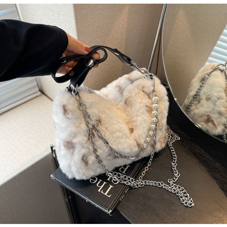 Autunno e inverno per le donne 223 Nuova moda catena coreana sotto le ascelle B Versatile tracolla portatile INS in peluche_voghion.com