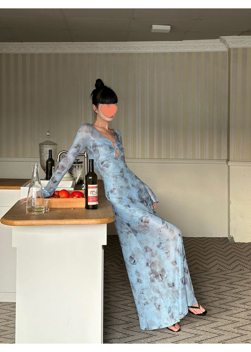 Abito a maniche lunghe in maglia tie-dye con scollo a V Spicy Girl per donna all'inizio dell'autunno, design sexy con vita cava, temperamento_voghion.com