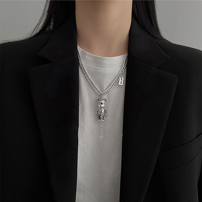 Collana da donna con orso dolce e violento, design di nicchia, catena per felpa con croce avvolta, accessori autunno inverno per_voghion.com