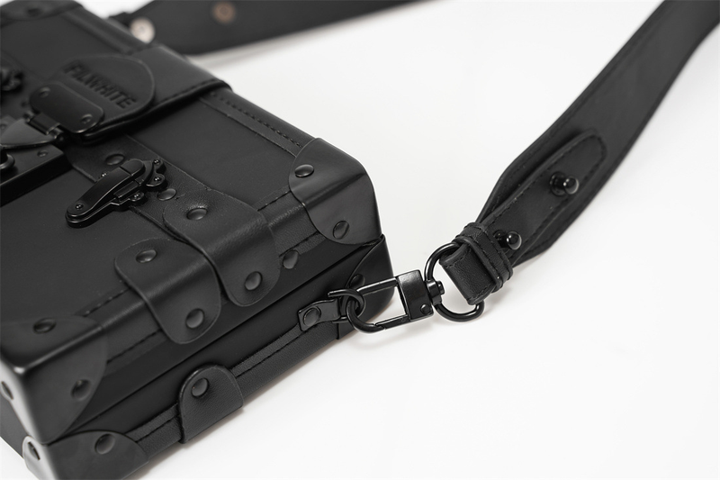 Shoulder Bags 2024 New Product Launch High-quality Very Personalized Square Box Messenger Bag Fashion Couple Mobile Phone Bag_voghion.com
