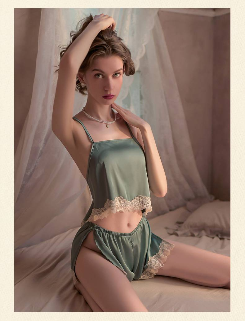 Set pigiama da donna in raso, con top e pantaloncini in pizzo sexy, senza schienale_voghion.com