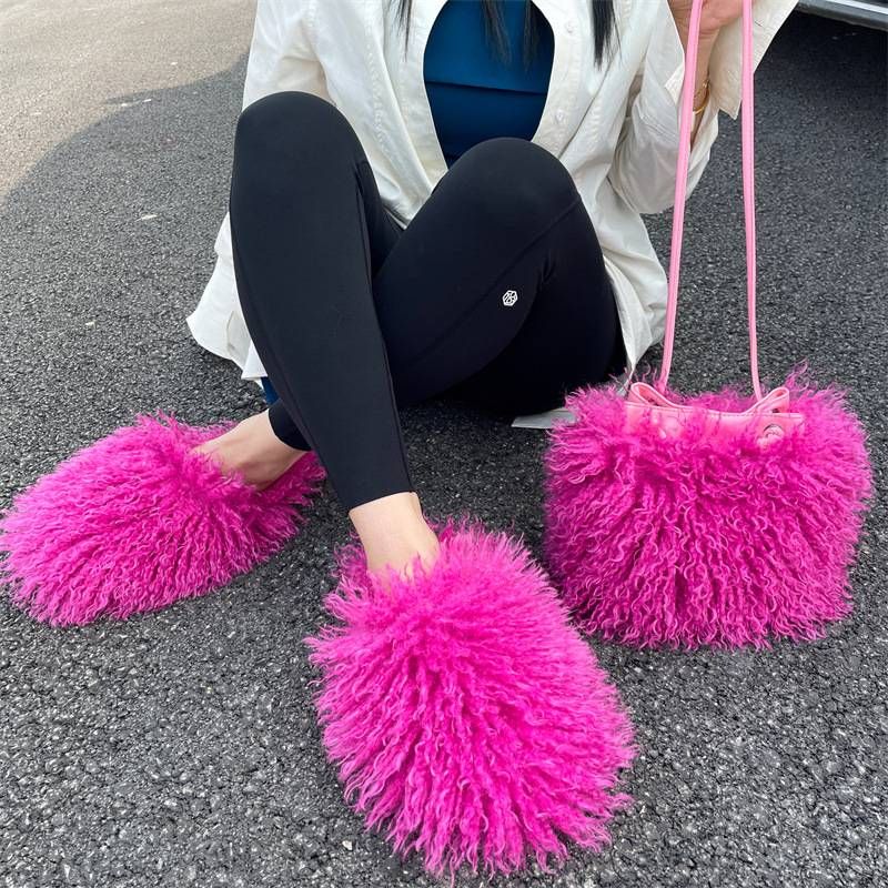 Ensemble de chaussures pour femme : pantoufles et sac fourre-tout en fausse peau de mouton – Chaussures moelleuses avec sac assorti (confortables et mignonnes)_voghion.com